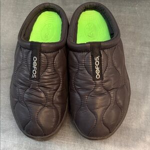 OOFOS Quilted Black Slip-On Clogs with Neon Green Insole